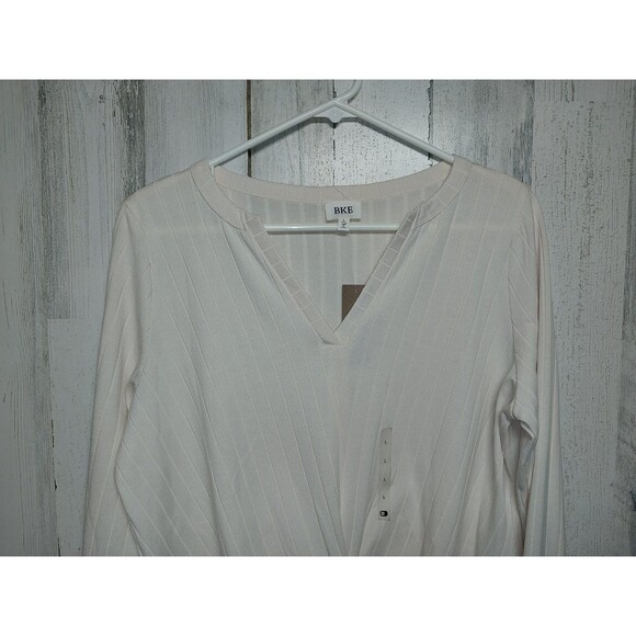 BKE Large Cream Twisted Hem Top - Picture 3 of 8